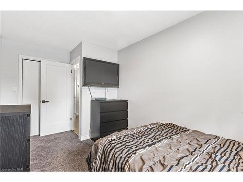 50 Bunting Road, St. Catharines, ON - Indoor Photo Showing Bedroom