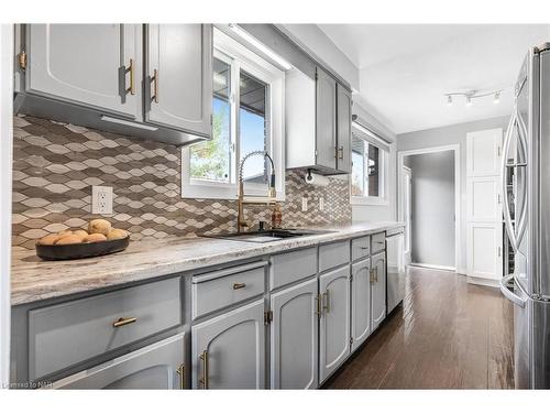 50 Bunting Road, St. Catharines, ON - Indoor Photo Showing Kitchen With Upgraded Kitchen