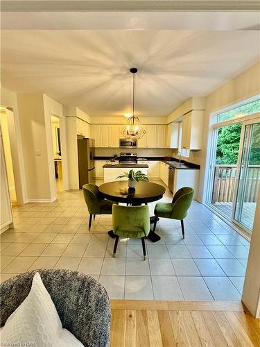 8635 Chickory Trail, Niagara Falls, ON - Indoor Photo Showing Dining Room