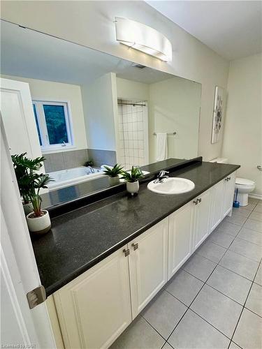 8635 Chickory Trail, Niagara Falls, ON - Indoor Photo Showing Bathroom