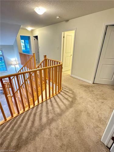 8635 Chickory Trail, Niagara Falls, ON - Indoor Photo Showing Other Room