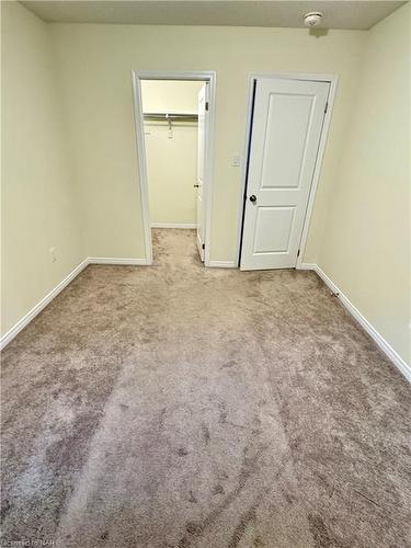 8635 Chickory Trail, Niagara Falls, ON - Indoor Photo Showing Other Room