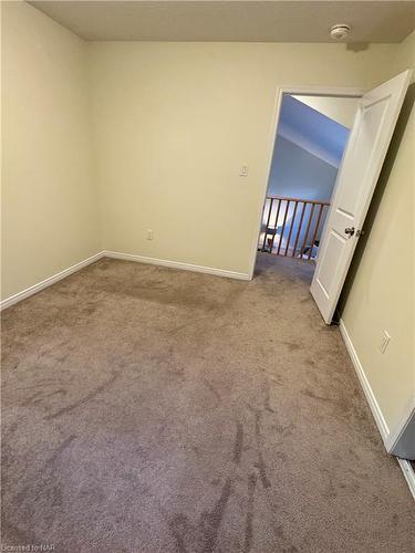 8635 Chickory Trail, Niagara Falls, ON - Indoor Photo Showing Other Room