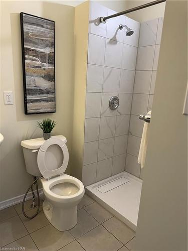 8635 Chickory Trail, Niagara Falls, ON - Indoor Photo Showing Bathroom