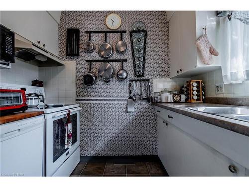 48 Prince Charles Drive, St. Catharines, ON - Indoor Photo Showing Kitchen