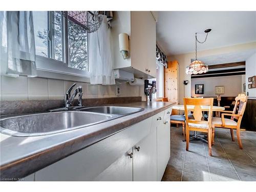 48 Prince Charles Drive, St. Catharines, ON - Indoor Photo Showing Kitchen With Double Sink