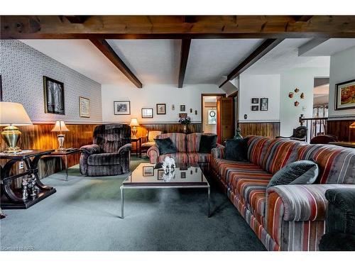 48 Prince Charles Drive, St. Catharines, ON - Indoor Photo Showing Living Room