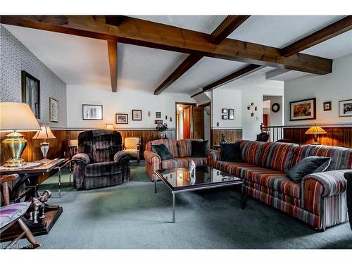 48 Prince Charles Drive, St. Catharines, ON - Indoor Photo Showing Living Room