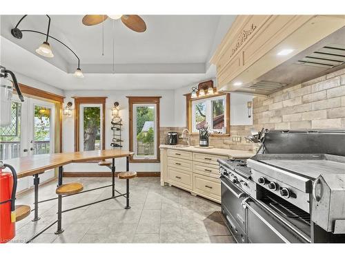 22 Robinson Street S, Grimsby, ON - Indoor Photo Showing Kitchen