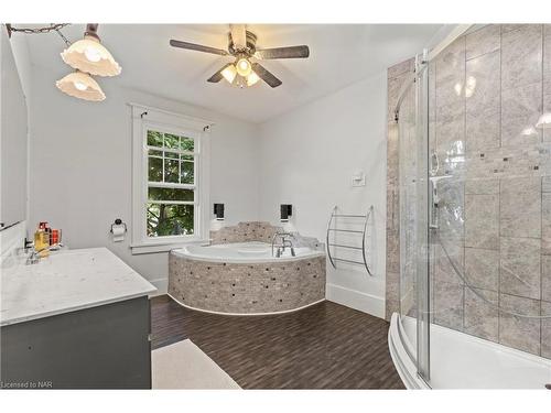 22 Robinson Street S, Grimsby, ON - Indoor Photo Showing Bathroom