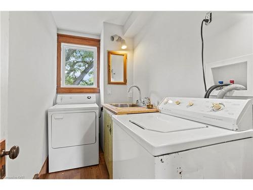 22 Robinson Street S, Grimsby, ON - Indoor Photo Showing Laundry Room