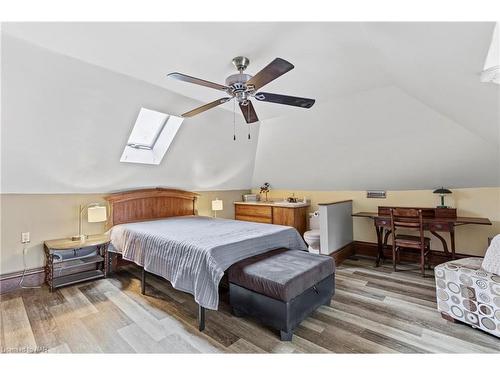 22 Robinson Street S, Grimsby, ON - Indoor Photo Showing Bedroom