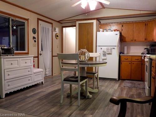 165-3033 Townline Road, Stevensville, ON - Indoor Photo Showing Kitchen