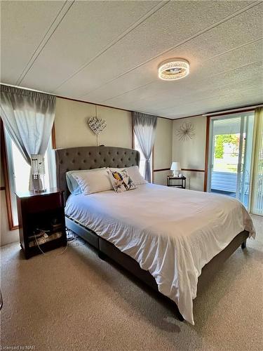 165-3033 Townline Road, Stevensville, ON - Indoor Photo Showing Bedroom