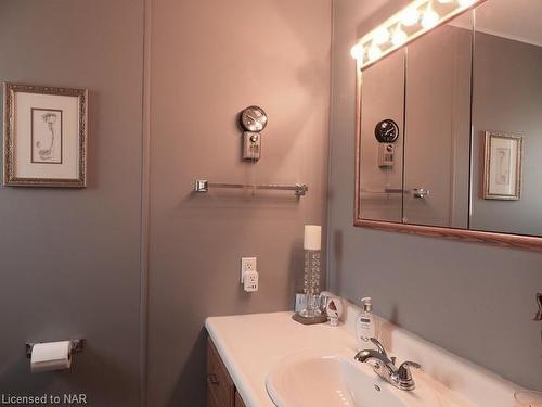 165-3033 Townline Road, Stevensville, ON - Indoor Photo Showing Bathroom