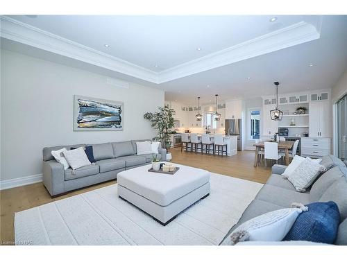 107 Millpond Road, Niagara-On-The-Lake, ON - Indoor Photo Showing Living Room