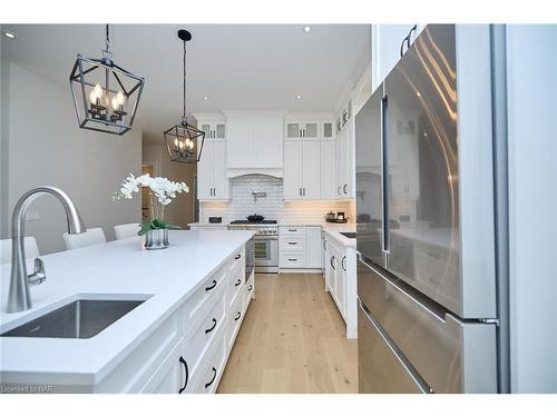 107 Millpond Road, Niagara-On-The-Lake, ON - Indoor Photo Showing Kitchen With Upgraded Kitchen