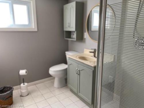 27 Argyle Court, Welland, ON - Indoor Photo Showing Bathroom