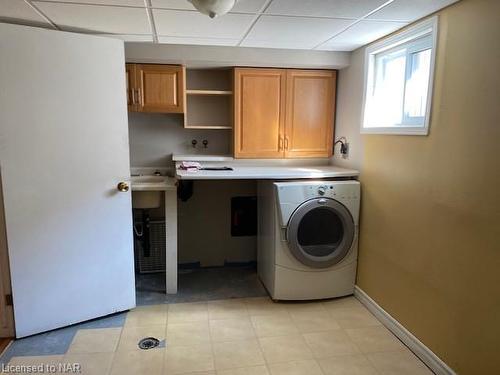 27 Argyle Court, Welland, ON - Indoor Photo Showing Laundry Room