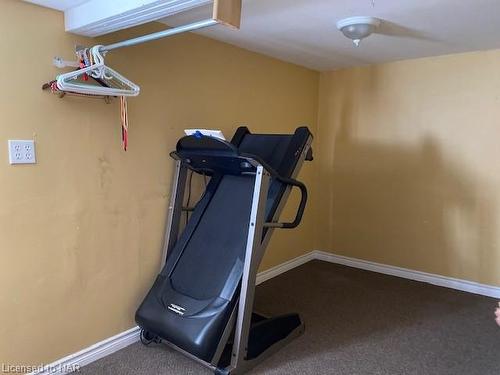 27 Argyle Court, Welland, ON - Indoor Photo Showing Gym Room