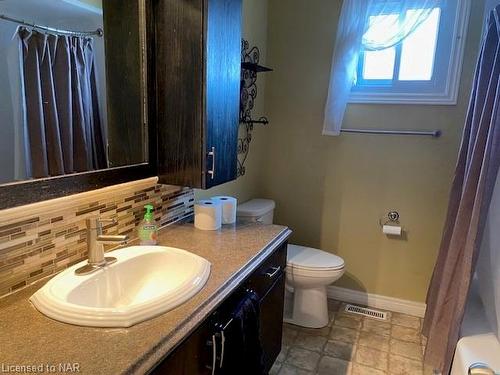 27 Argyle Court, Welland, ON - Indoor Photo Showing Bathroom