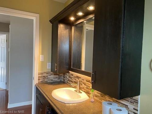 27 Argyle Court, Welland, ON - Indoor Photo Showing Bathroom