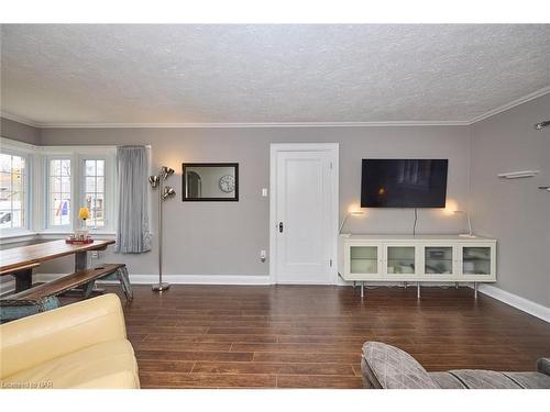 171 Geneva Street, St. Catharines, ON - Indoor Photo Showing Living Room