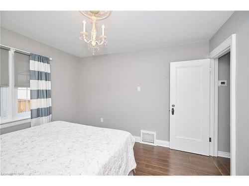 171 Geneva Street, St. Catharines, ON - Indoor Photo Showing Bedroom