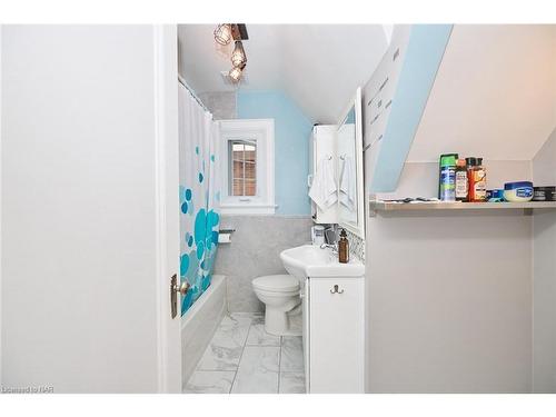 171 Geneva Street, St. Catharines, ON - Indoor Photo Showing Bathroom