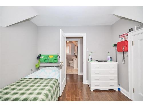 171 Geneva Street, St. Catharines, ON - Indoor Photo Showing Bedroom