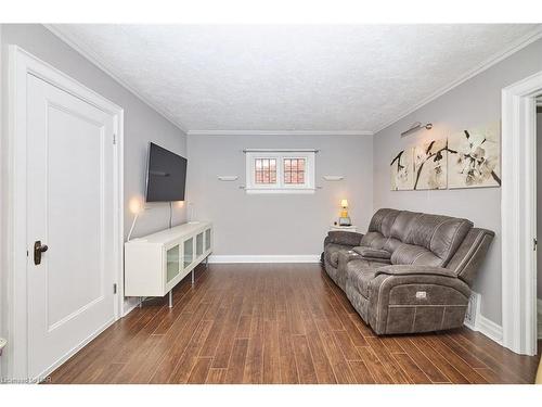 171 Geneva Street, St. Catharines, ON - Indoor Photo Showing Living Room