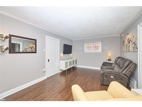 171 Geneva Street, St. Catharines, ON - Indoor Photo Showing Living Room