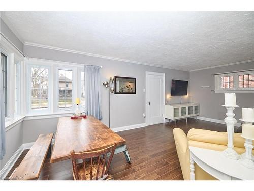 171 Geneva Street, St. Catharines, ON - Indoor Photo Showing Living Room