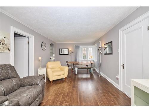 171 Geneva Street, St. Catharines, ON - Indoor Photo Showing Living Room