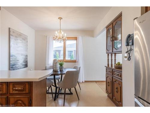 3580 Dorchester Road, Niagara Falls, ON - Indoor Photo Showing Dining Room