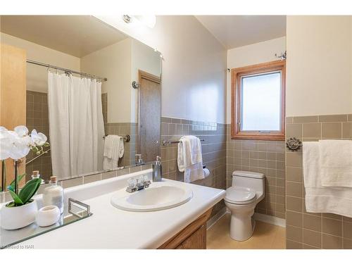 3580 Dorchester Road, Niagara Falls, ON - Indoor Photo Showing Bathroom