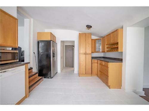 16 Dexter Street, St. Catharines, ON - Indoor Photo Showing Kitchen