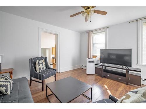 16 Dexter Street, St. Catharines, ON - Indoor Photo Showing Living Room