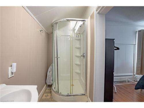 16 Dexter Street, St. Catharines, ON - Indoor Photo Showing Bathroom