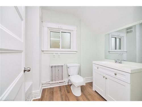 5060 Morrison Street, Niagara Falls, ON - Indoor Photo Showing Bathroom