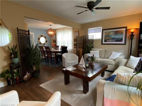 133 Lavinia Street, Fort Erie, ON - Indoor Photo Showing Living Room