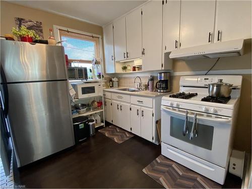 133 Lavinia Street, Fort Erie, ON - Indoor Photo Showing Kitchen With Double Sink