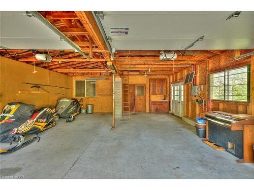 3595 Switch Road, Stevensville, ON - Indoor Photo Showing Garage