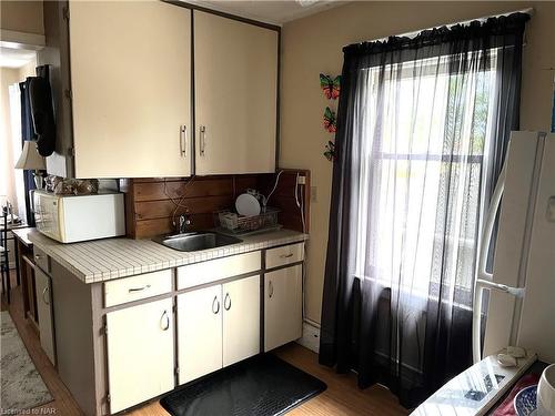 246 Kent Street, Port Colborne, ON - Indoor Photo Showing Kitchen