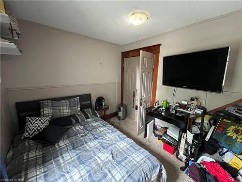 246 Kent Street, Port Colborne, ON - Indoor Photo Showing Bedroom