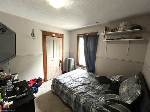 246 Kent Street, Port Colborne, ON - Indoor Photo Showing Bedroom