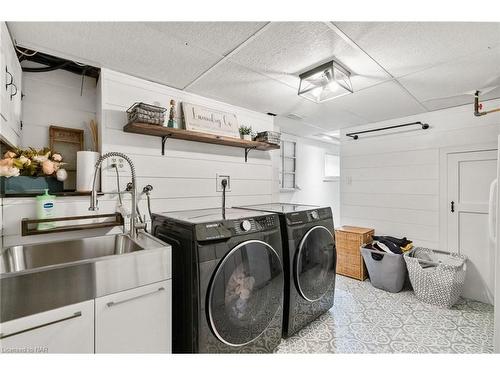 10562 Lakeshore Road W, Port Colborne, ON - Indoor Photo Showing Bathroom