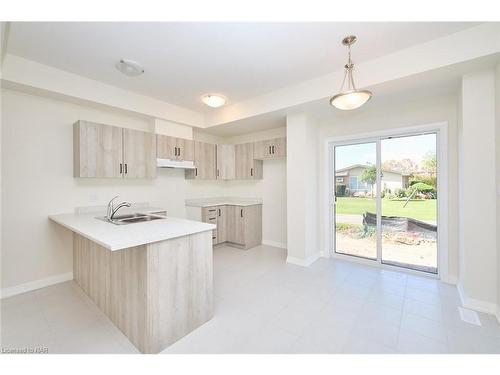 23-397 Garrison Road, Fort Erie, ON - Indoor Photo Showing Kitchen With Double Sink