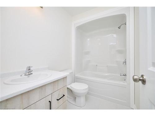 23-397 Garrison Road, Fort Erie, ON - Indoor Photo Showing Bathroom