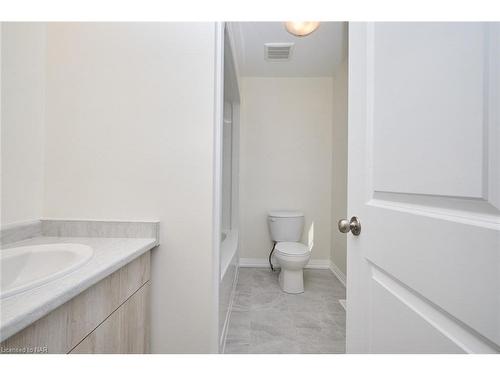 23-397 Garrison Road, Fort Erie, ON - Indoor Photo Showing Bathroom